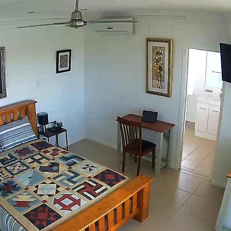 Margs Bed&Breakfast Bowen Exterior foto